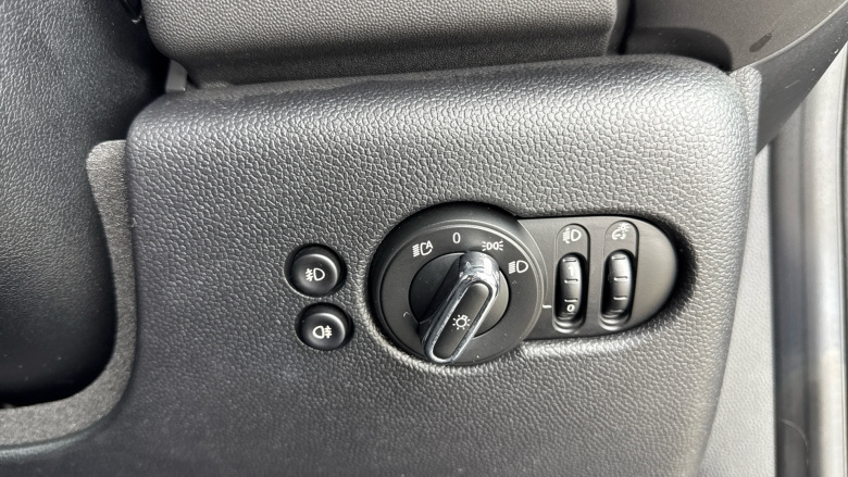 MINI Hatchback 1.5 Cooper Sport II 3dr Auto Petrol Hatchback